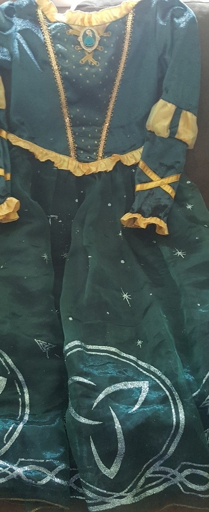 Brave dress costume Disney store 7 8